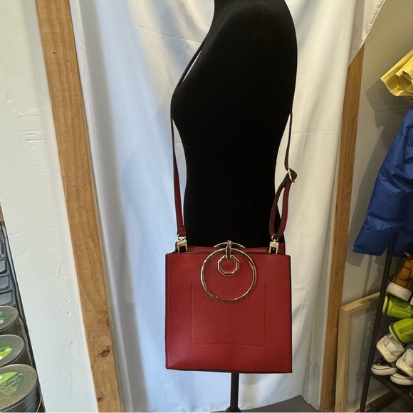 Neiman Marcus Deep Red Leather Crossbody Tote With Gold Geometric Hardware - Picture 3 of 8